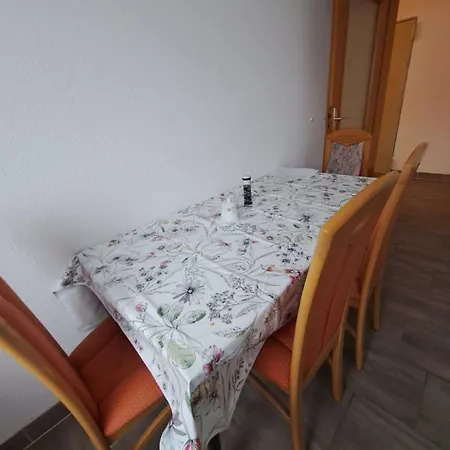 Mit 2 - 3 Zimmern